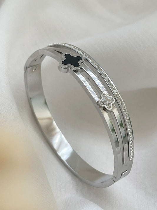 Ishhaara Clover Bangle