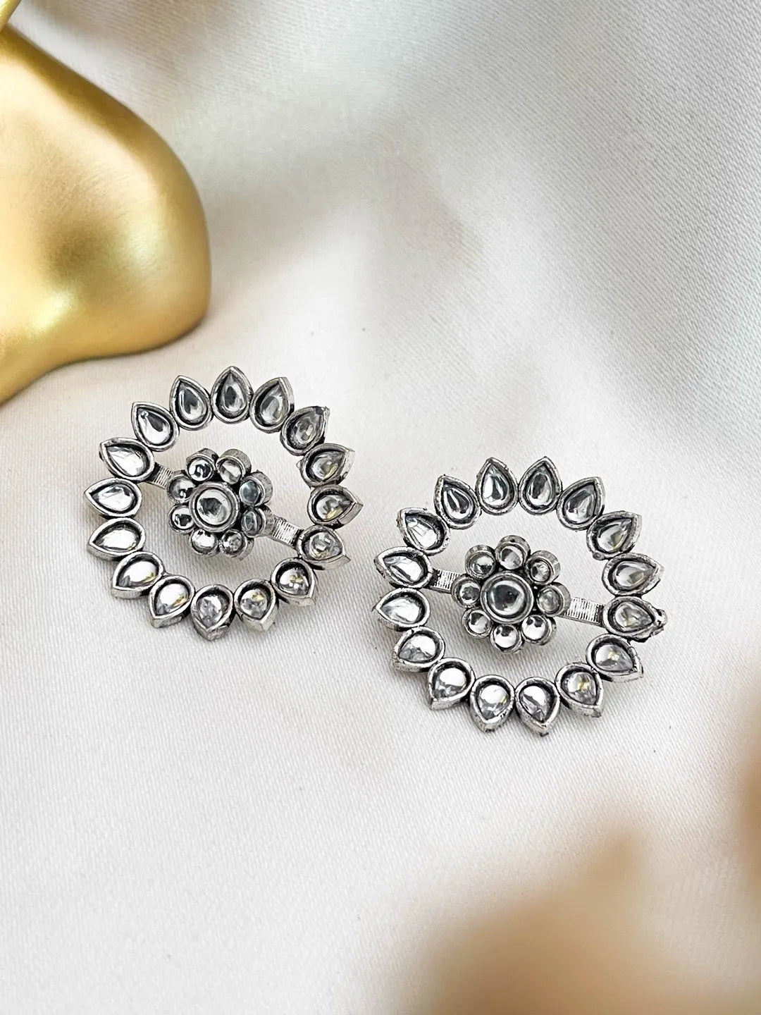 Ishhaara Contemporary Changeable Earrings Set