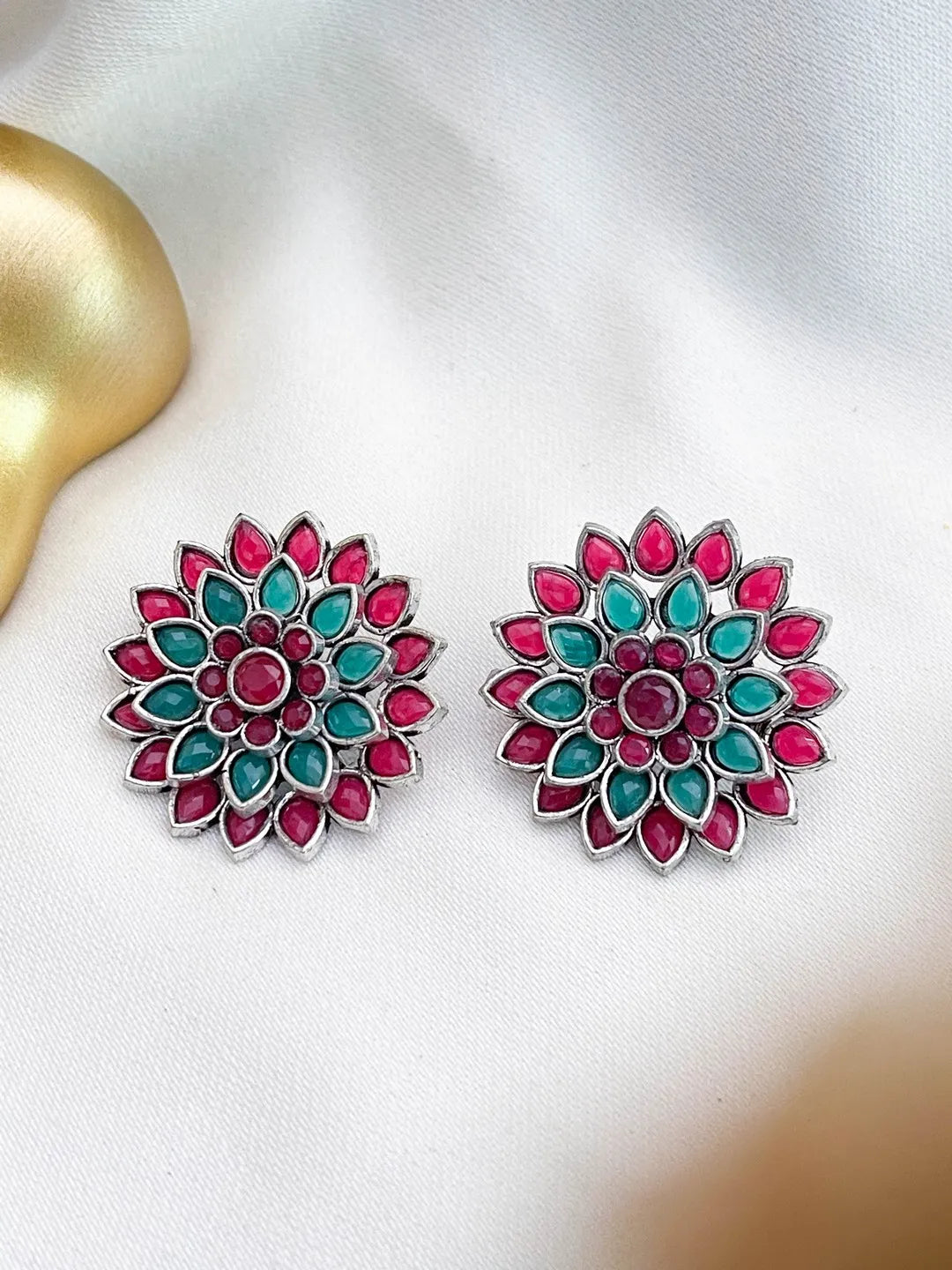 Ishhaara Contemporary Changeable Earrings Set