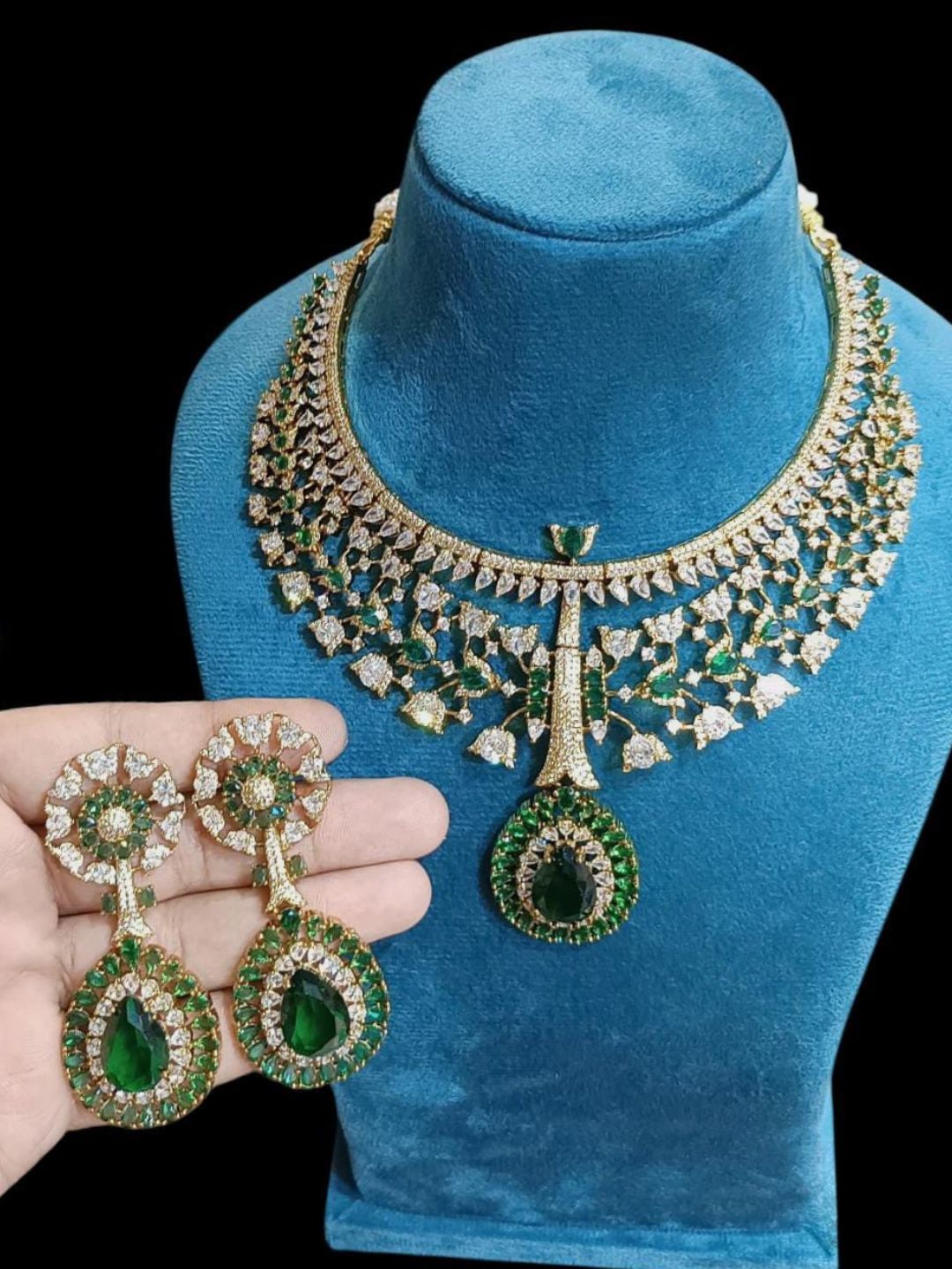Ishhaara Contemporary Daimond Set