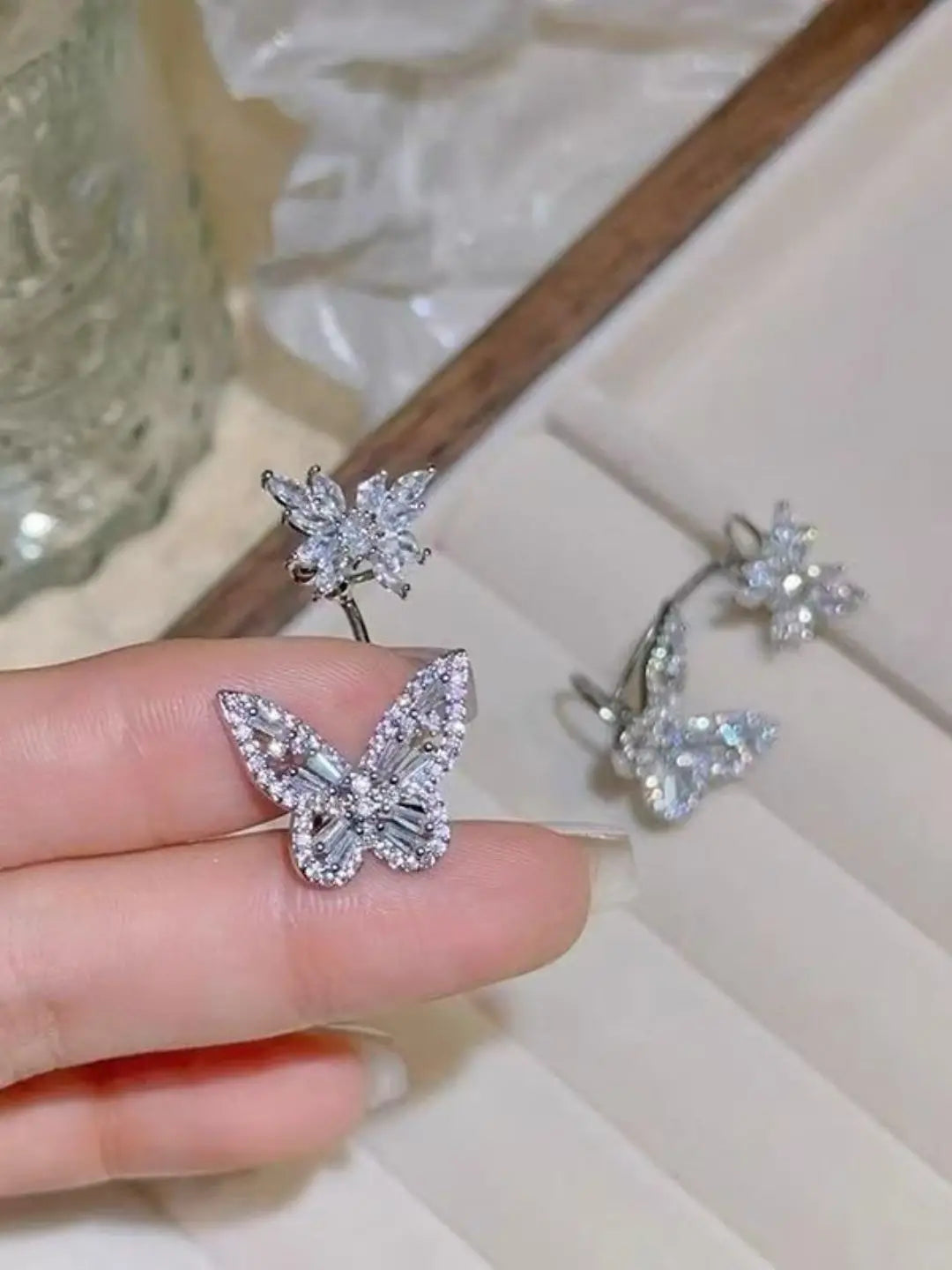 Ishhaara Cosmic Butterfly Earcuff