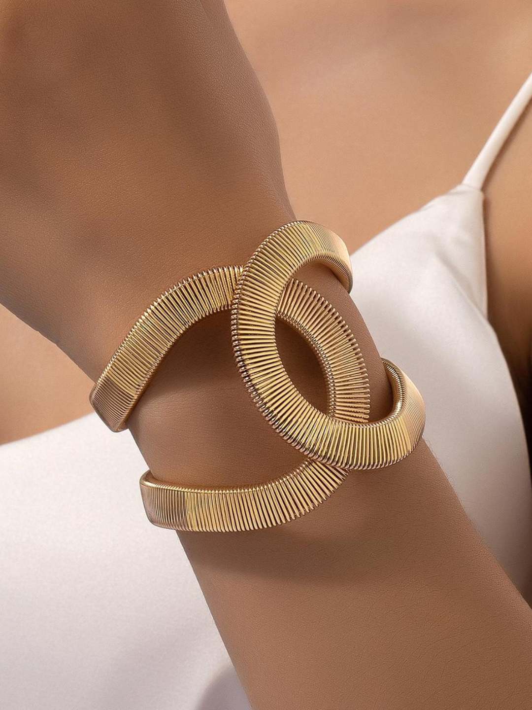 Ishhaara Courageous Coil Bracelet