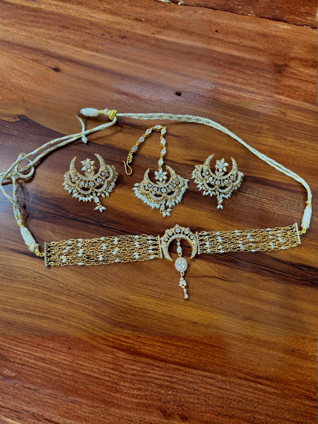 Ishhaara Crecent Choker Necklace