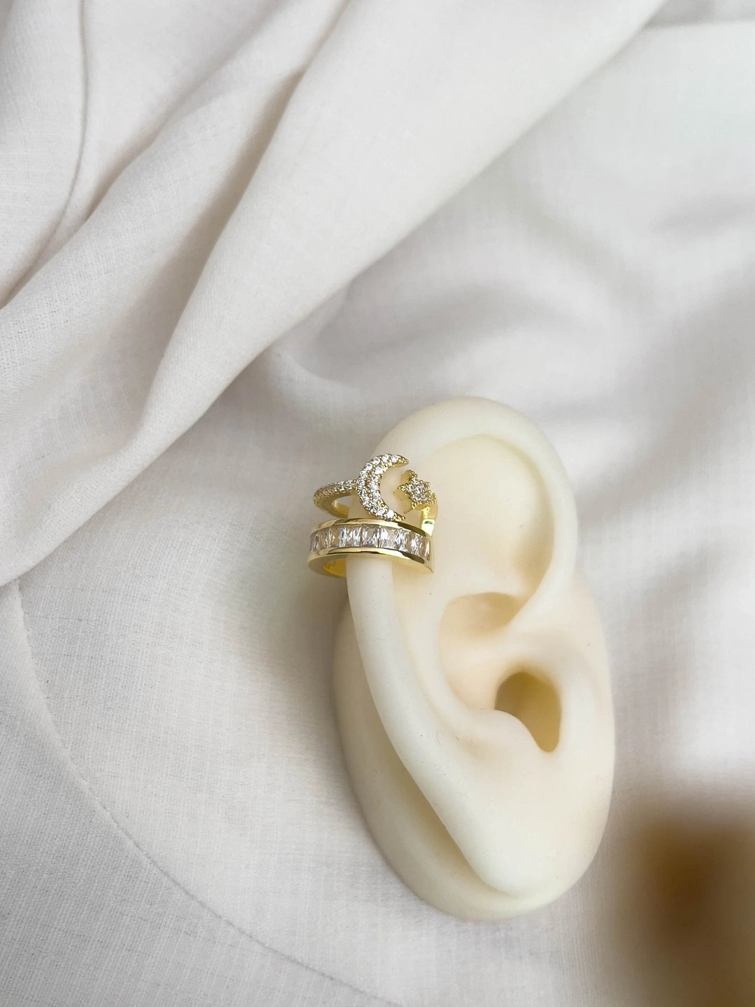 Ishhaara Crescent Moon And Star Earcuff Earring