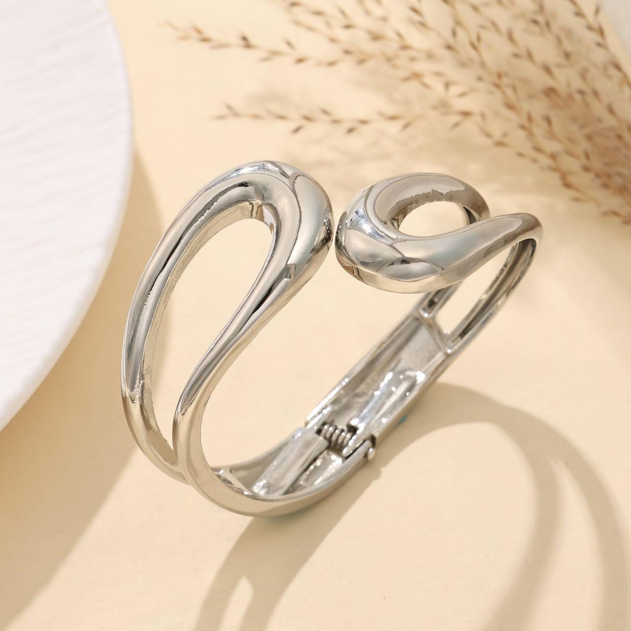 Ishhaara Crescentcurl Chunky Cuff Bracelet