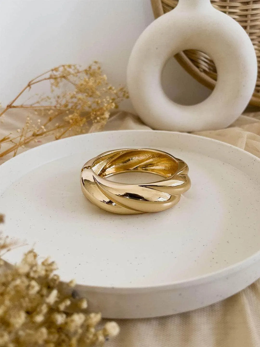 Ishhaara Criss Cross Design Cuff