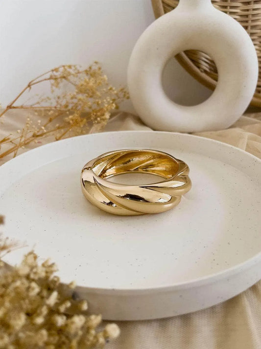 Ishhaara Criss Cross Design Cuff