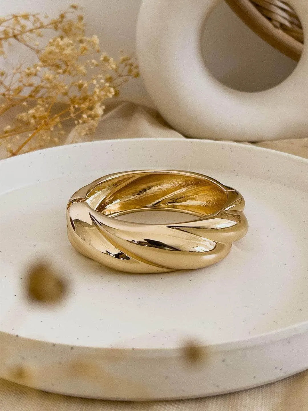 Ishhaara Criss Cross Design Cuff