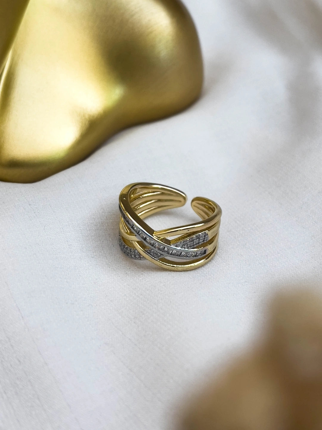 Ishhaara Crossover Band Ring
