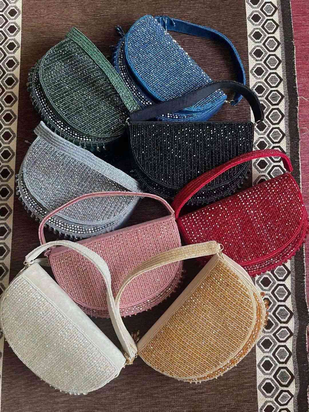 Ishhaara Crystal Seudo Box