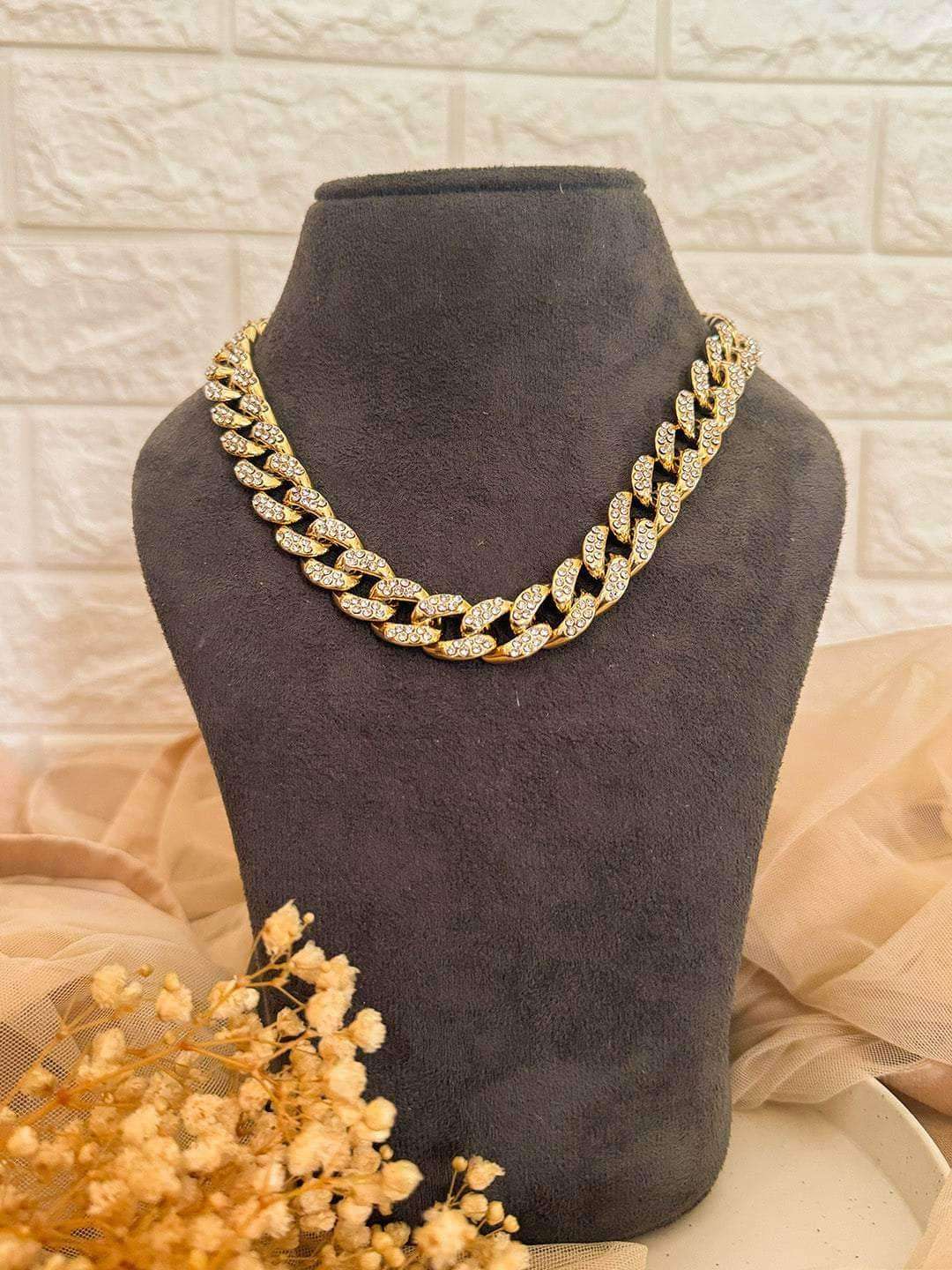 Ishhaara Cuban Link Chain Necklace