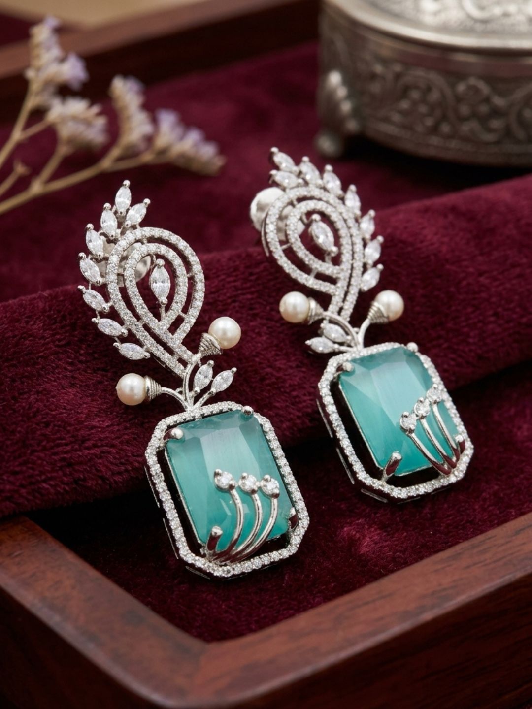 Ishhaara Cubic Zirconia Pearl Earring