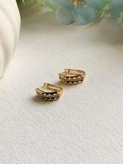 Ishhaara Cut Diamond Huggie Earrings