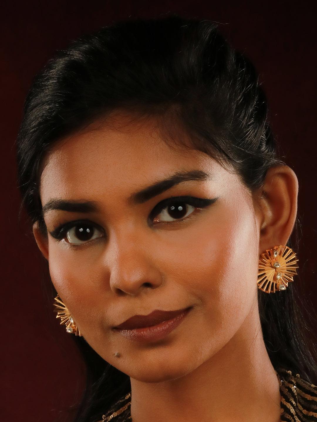 Ishhaara Cut Disc Gold Stud Earring