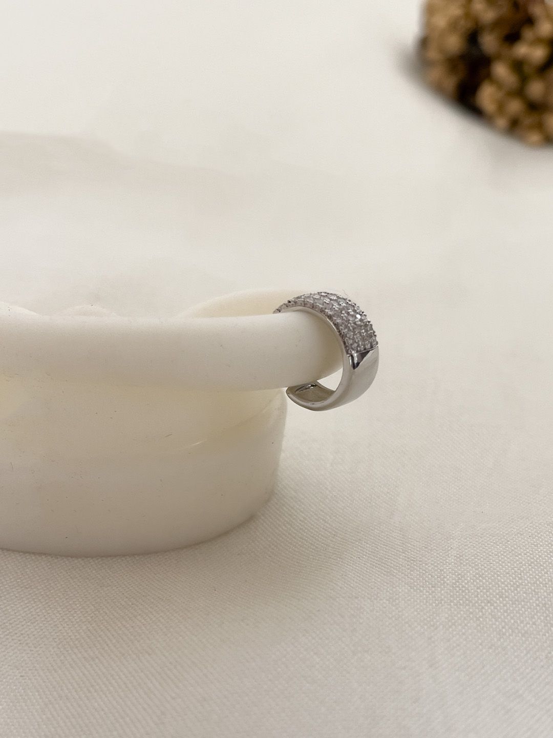 Ishhaara Cz Huggie Earcuff