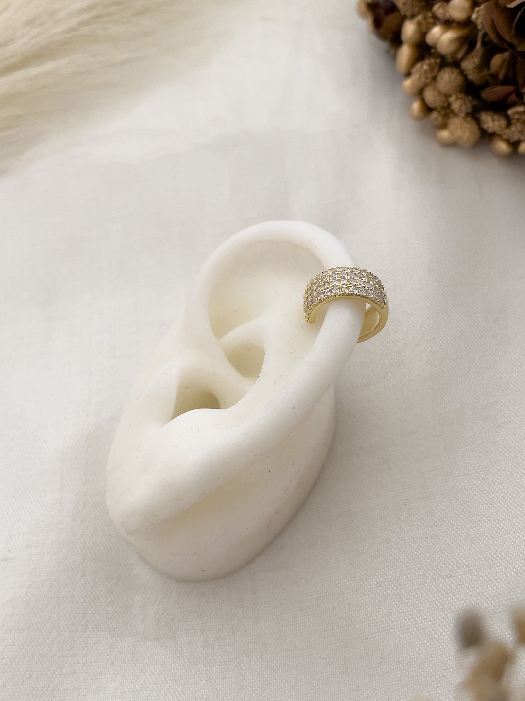 Ishhaara Cz Huggie Earcuff