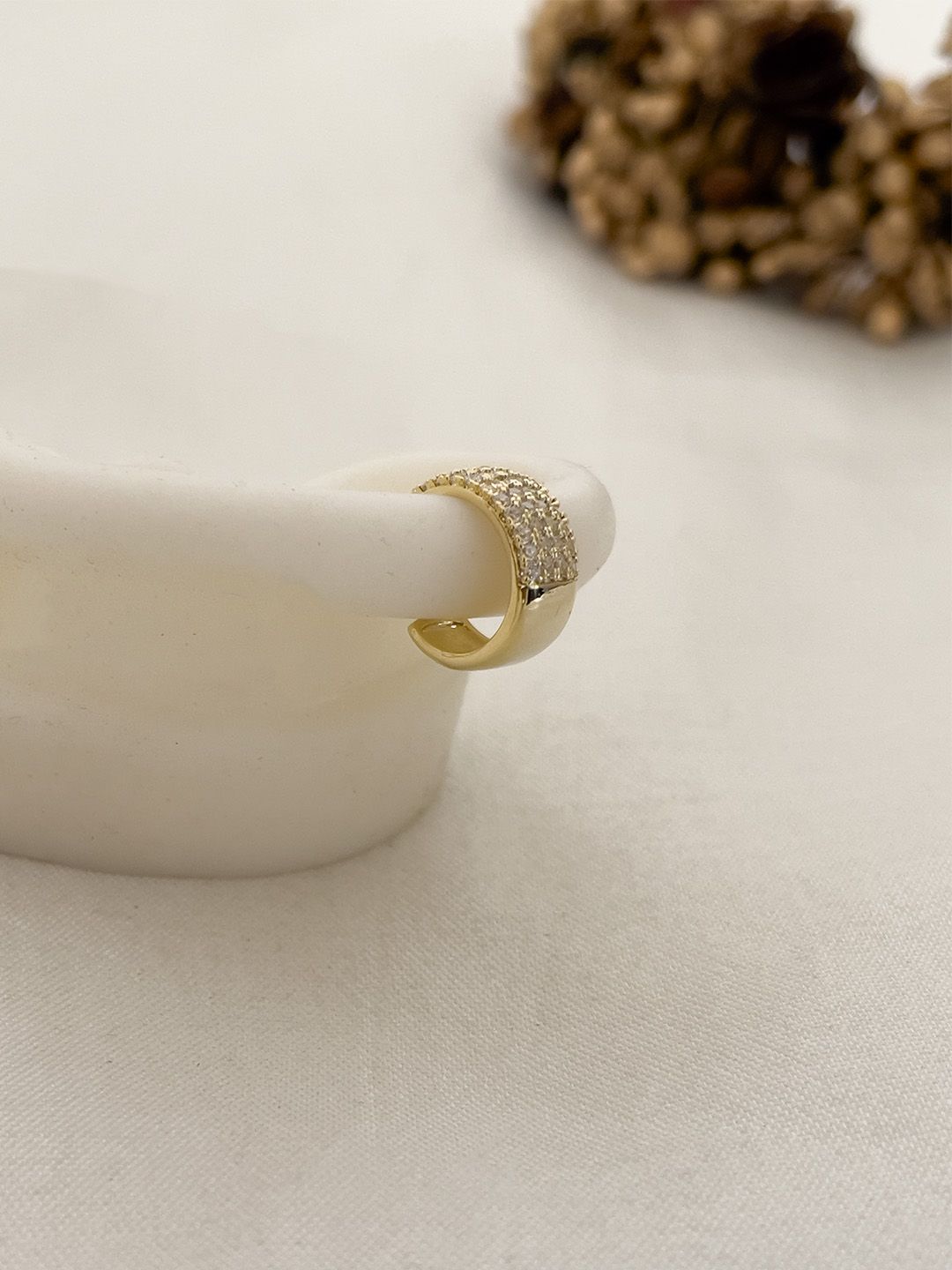 Ishhaara Cz Huggie Earcuff