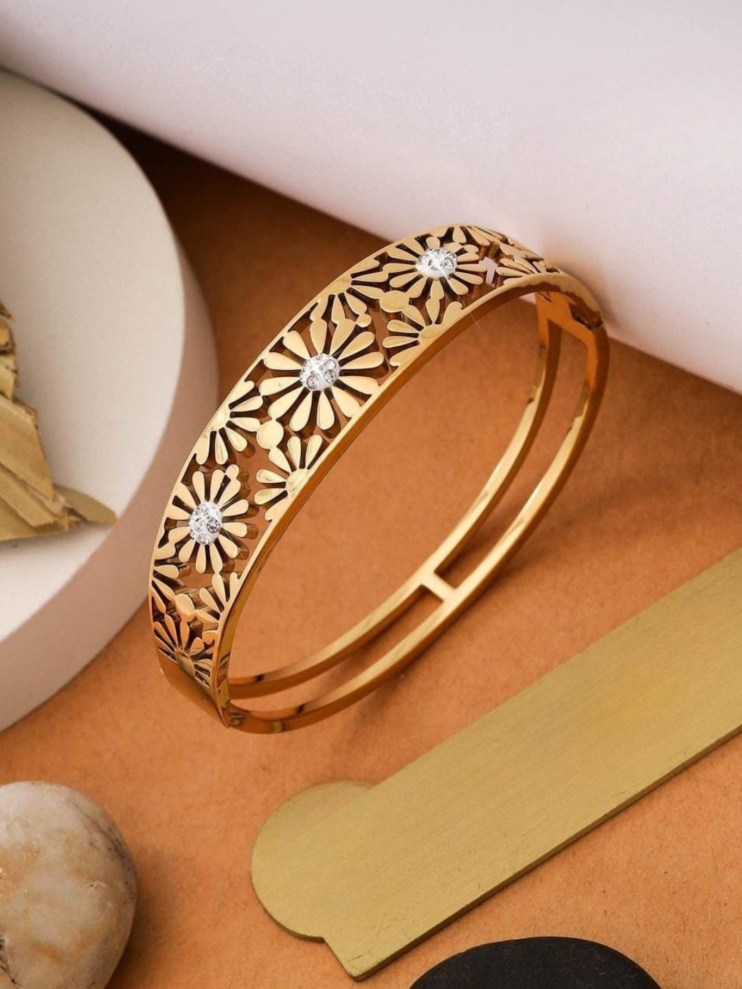 Ishhaara Daisy Flower Cubic Zirconia Cuff