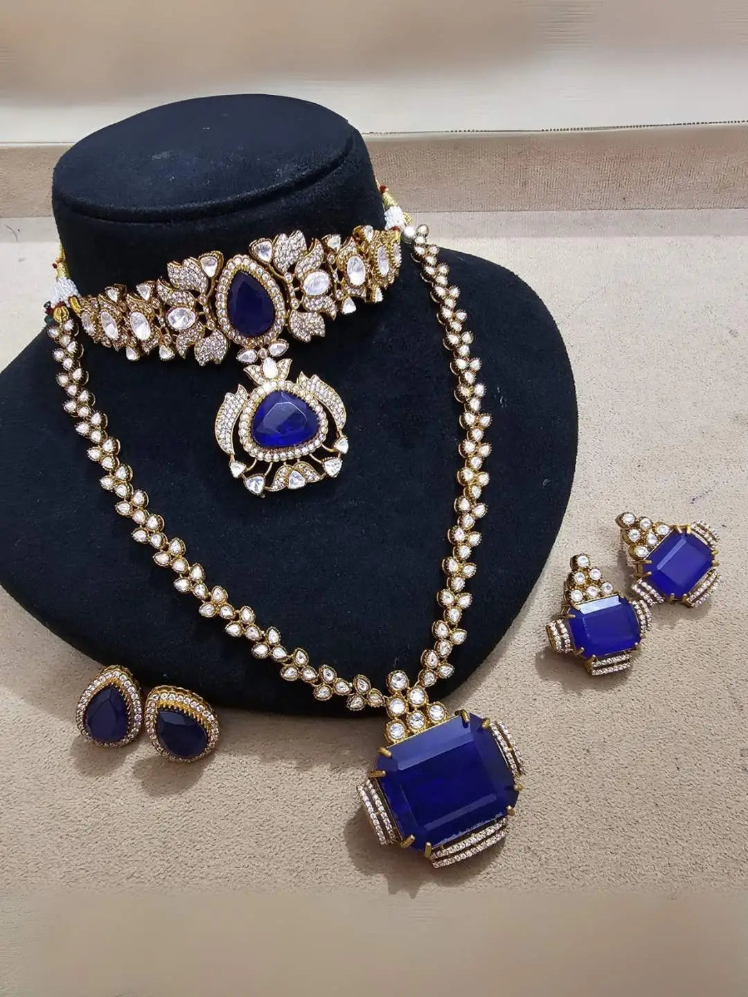 Ishhaara Dark Blue Delicate Moissanite Fusion Necklace