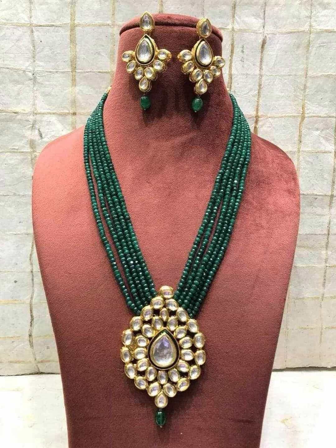 Ishhaara Dark Green Center Drop Pendant Necklace