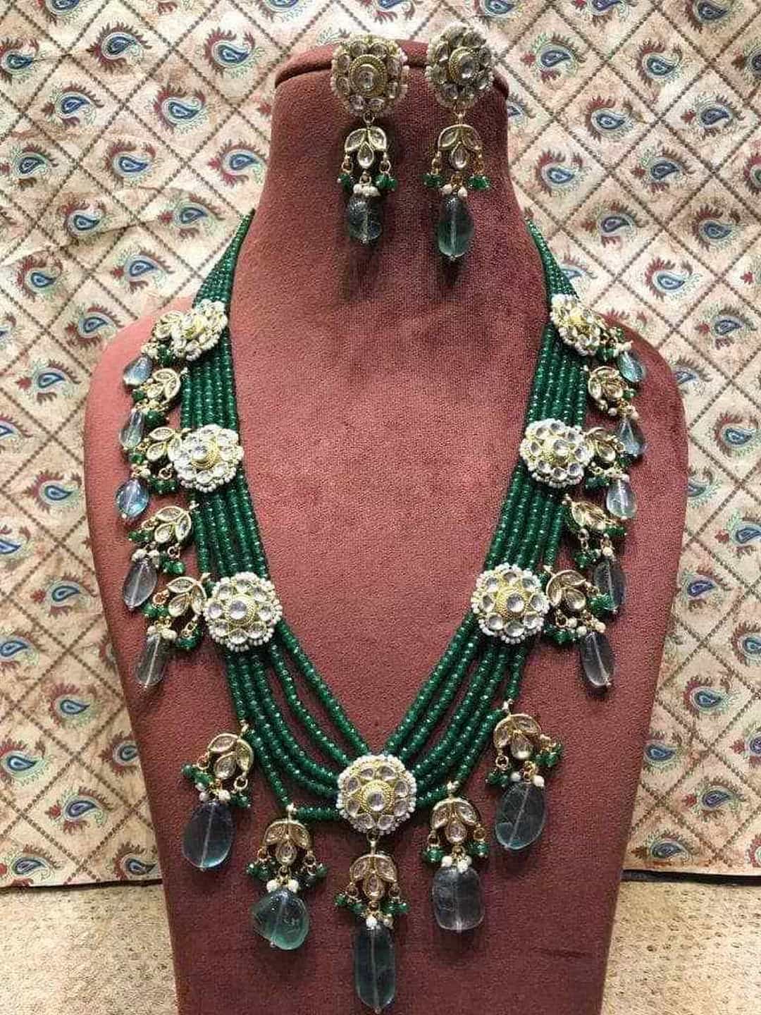 Ishhaara Dark Green Flower Patch Pendant Necklace