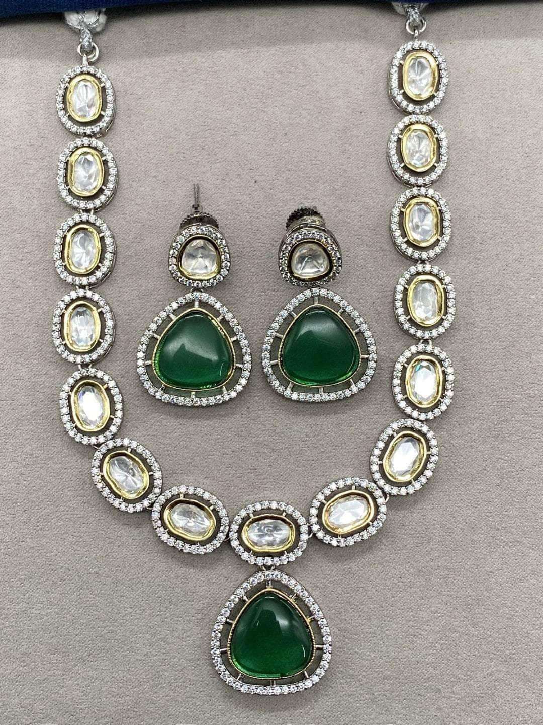 Ishhaara Lustrous Kundan Necklace