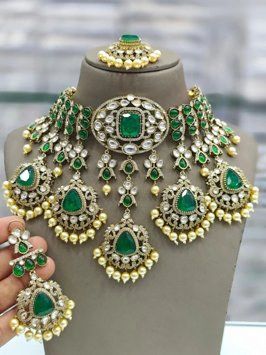 Ishhaara Dark Green Radiant Polki Choker With Emerald Beads