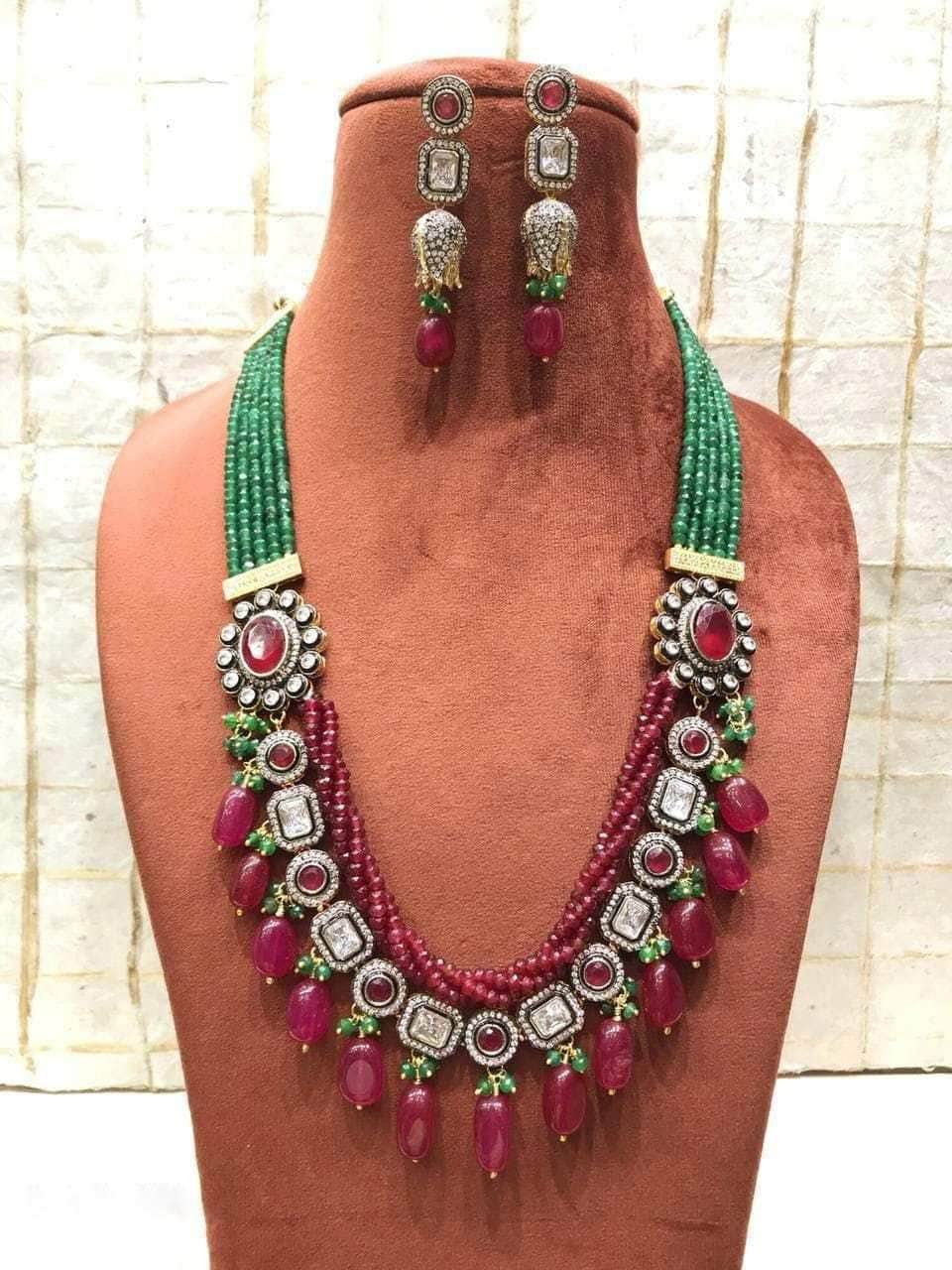 Ishhaara Dark Green Twisted Color Necklace With White Stone