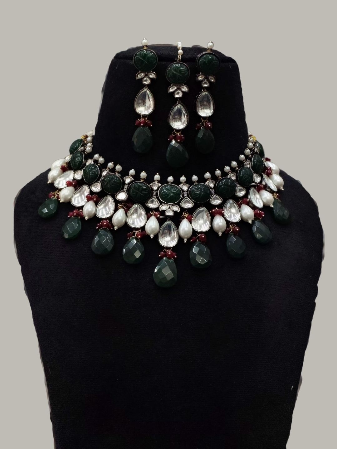 Ishhaara Green Victorian Style Kundan Polki Necklace With Fluorite Beads