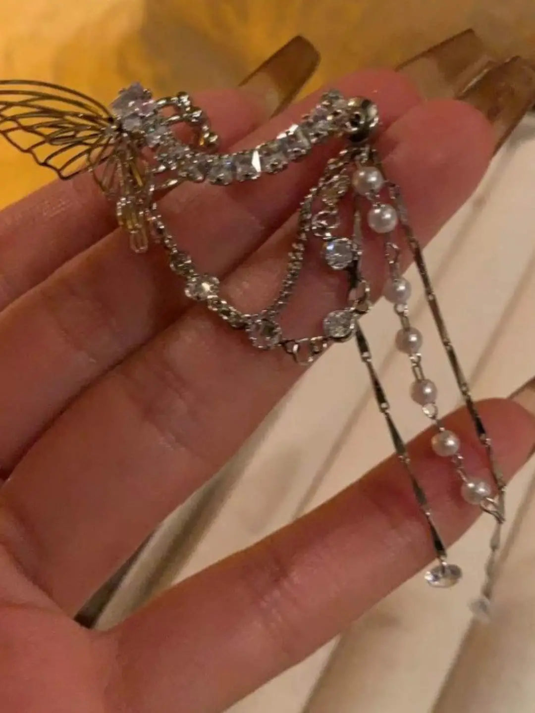 Ishhaara Dewdrop Flutter Earcuff