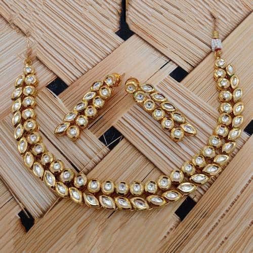 Ishhaara Diagonal Leaf Necklace Set