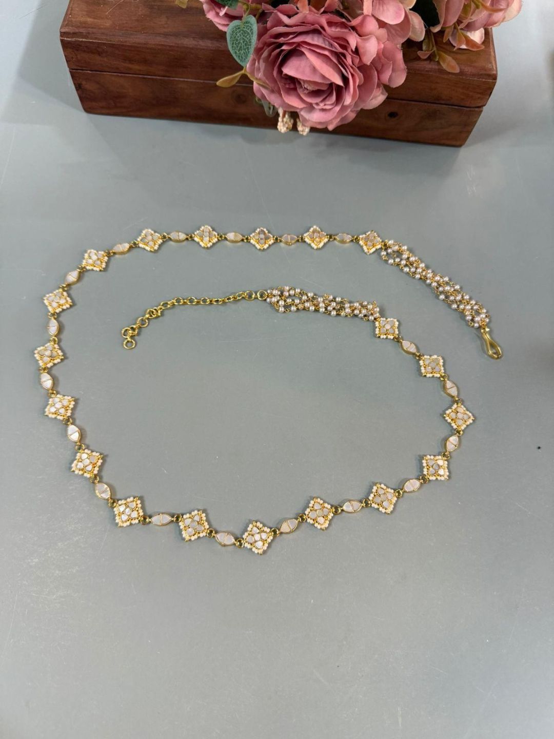 Ishhaara Diamond Shaped Pachi Kundan Hipchain