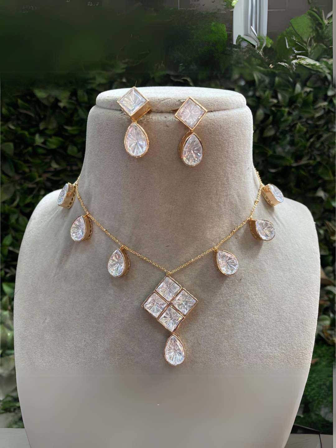 Ishhaara Diamond Shaped Polki Pendant Set