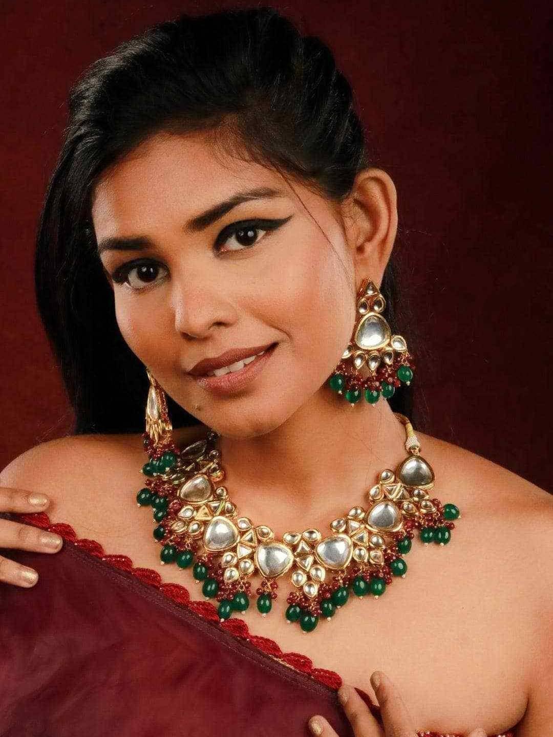 Ishhaara Diya Krishna In Triangular Kundan Pastel Set