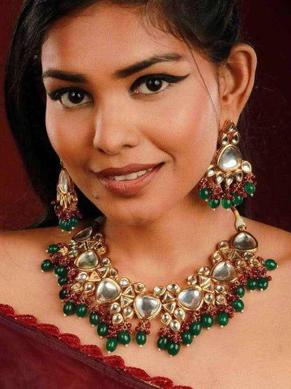 Ishhaara Diya Krishna In Triangular Kundan Pastel Set