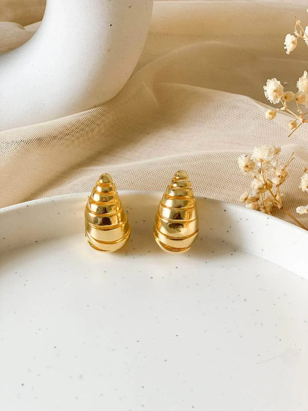 Ishhaara Dome Drop Earrings Gold