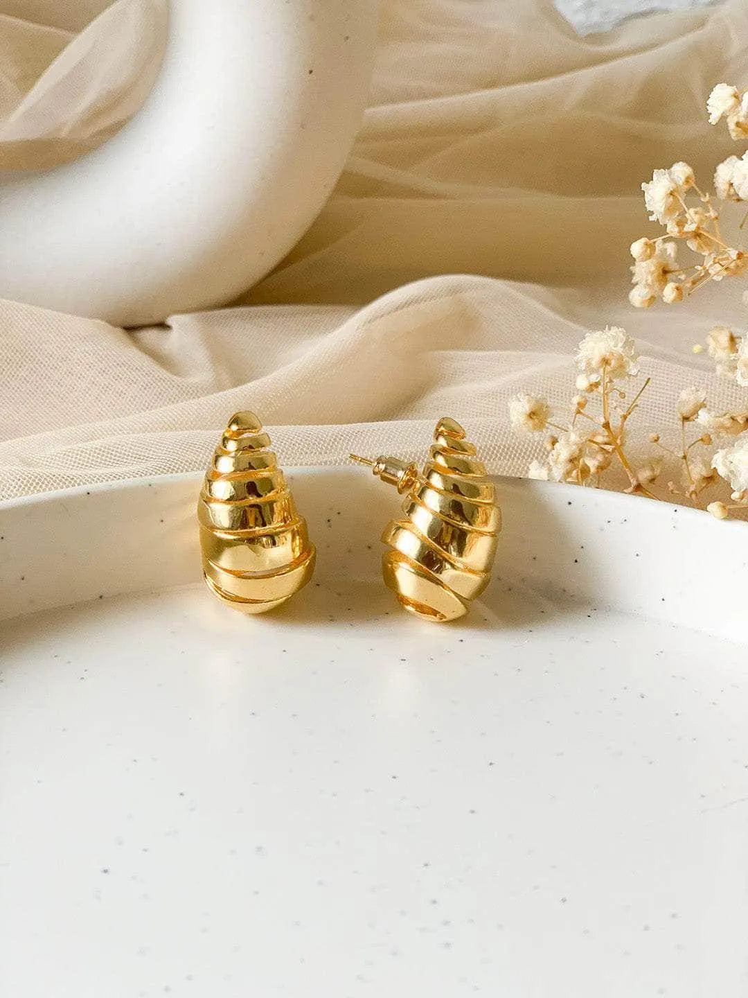 Ishhaara Dome Drop Earrings Gold
