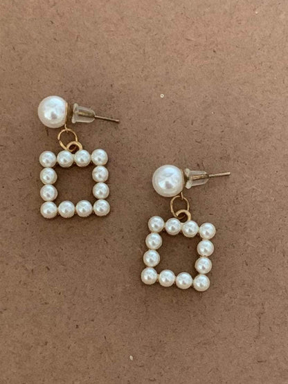Ishhaara Dot In Square Peal Earrings