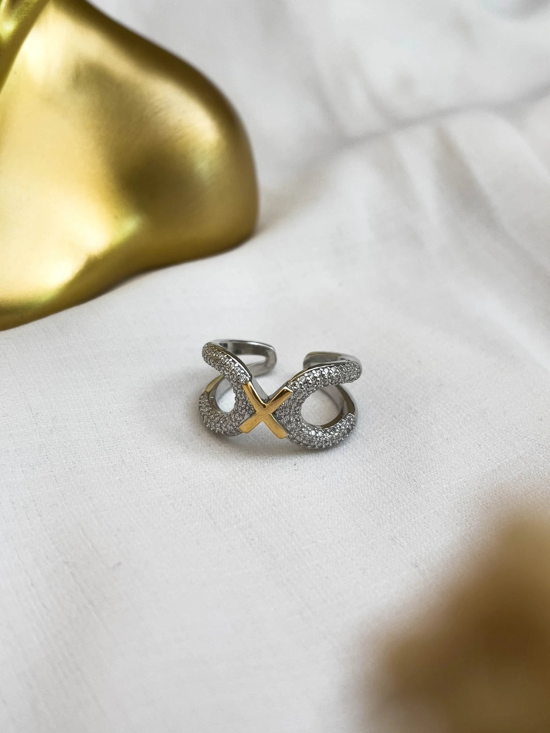 Ishhaara Double Knot Diamond Ring