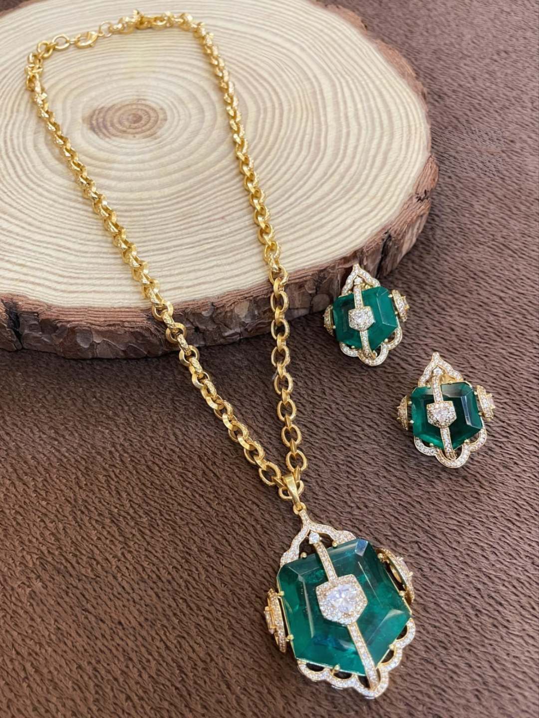 Ishhaara Doublet Stone Studded Pendant Necklace