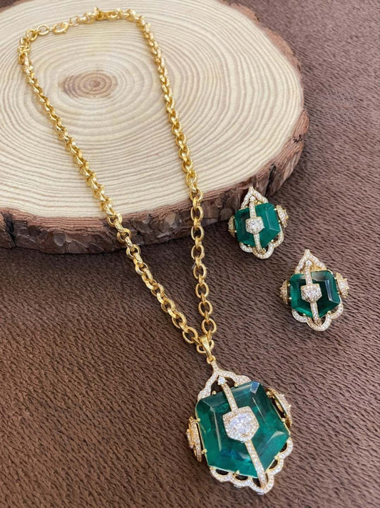 Ishhaara Doublet Stone Studded Pendant Necklace