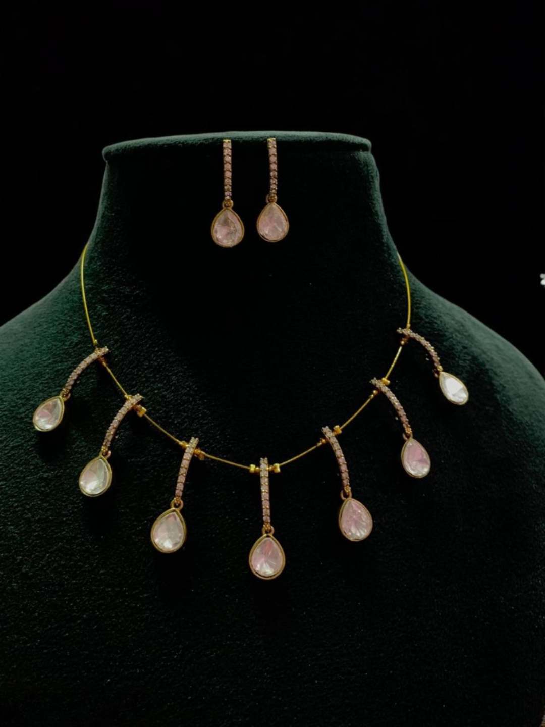 Ishhaara Drop Of Spring Neckpiece