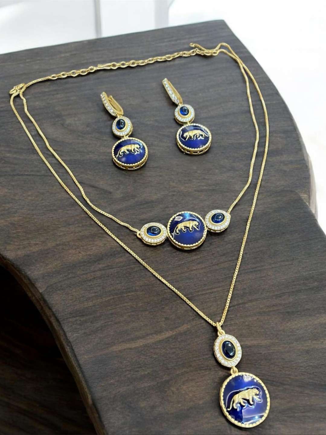 Ishhaara Dual Layered Pendant Necklace