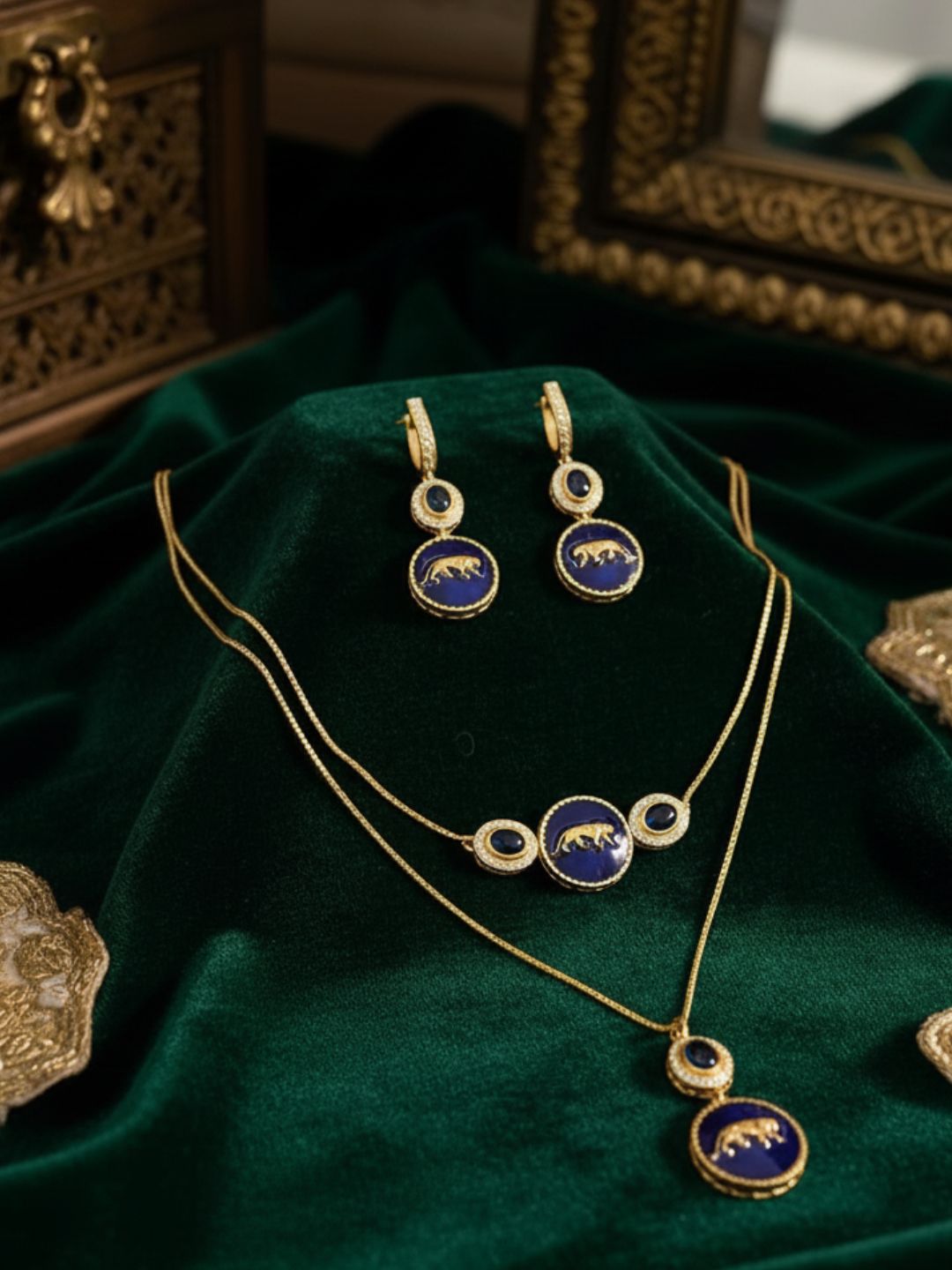 Ishhaara Green Dual Layered Pendant Necklace