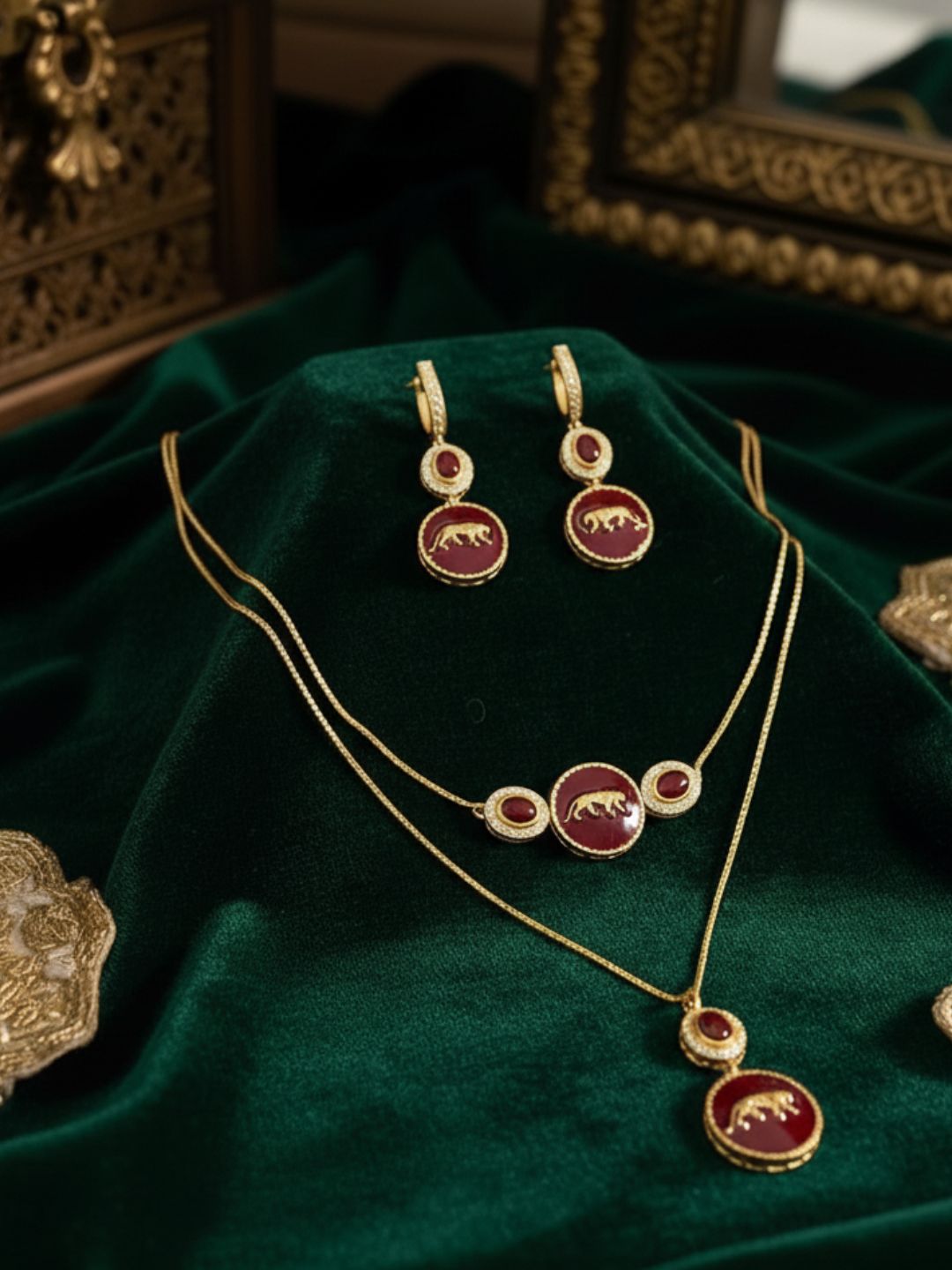 Ishhaara Green Dual Layered Pendant Necklace