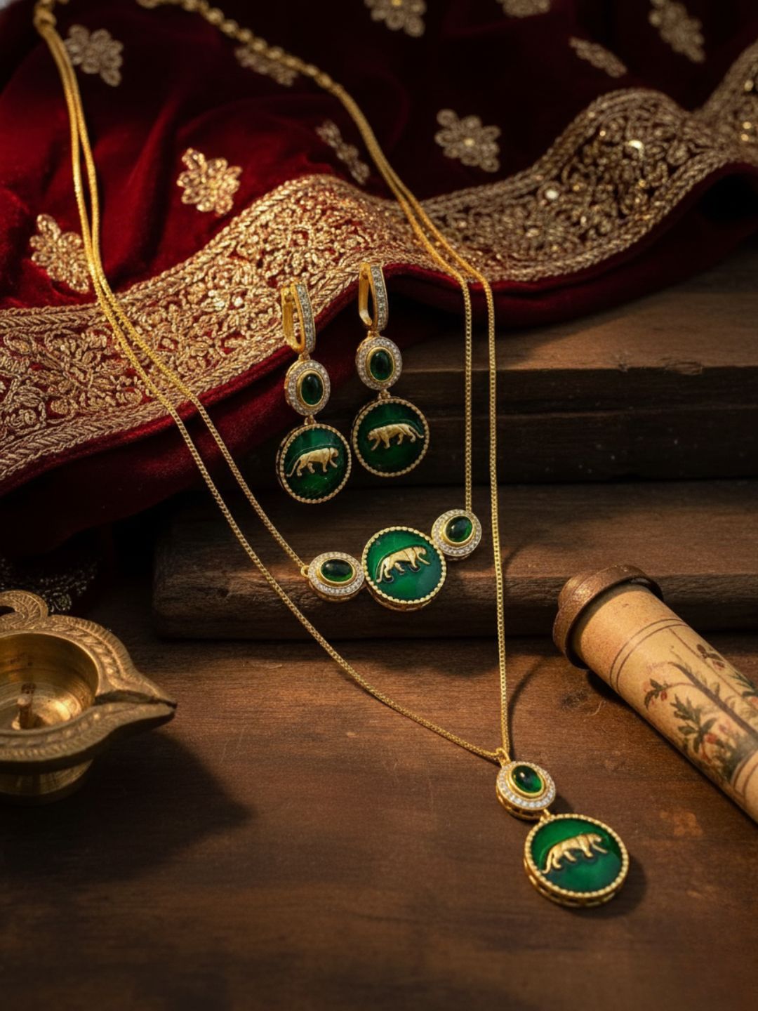 Ishhaara Green Dual Layered Pendant Necklace