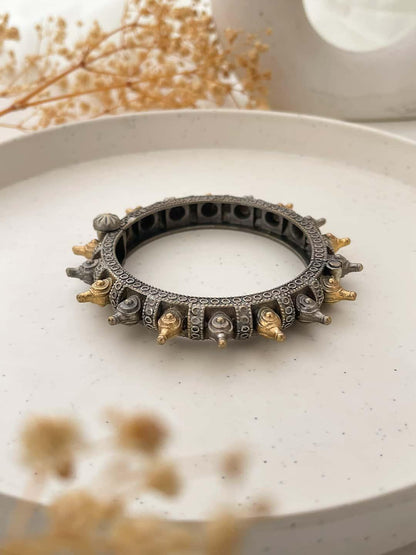 Ishhaara Madhuri Dixit In Dual Tone Antique Openable Bangle