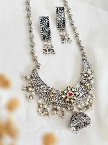 Ishhaara Dual Tone Engraving Kundan Stone Studded Hasli Set