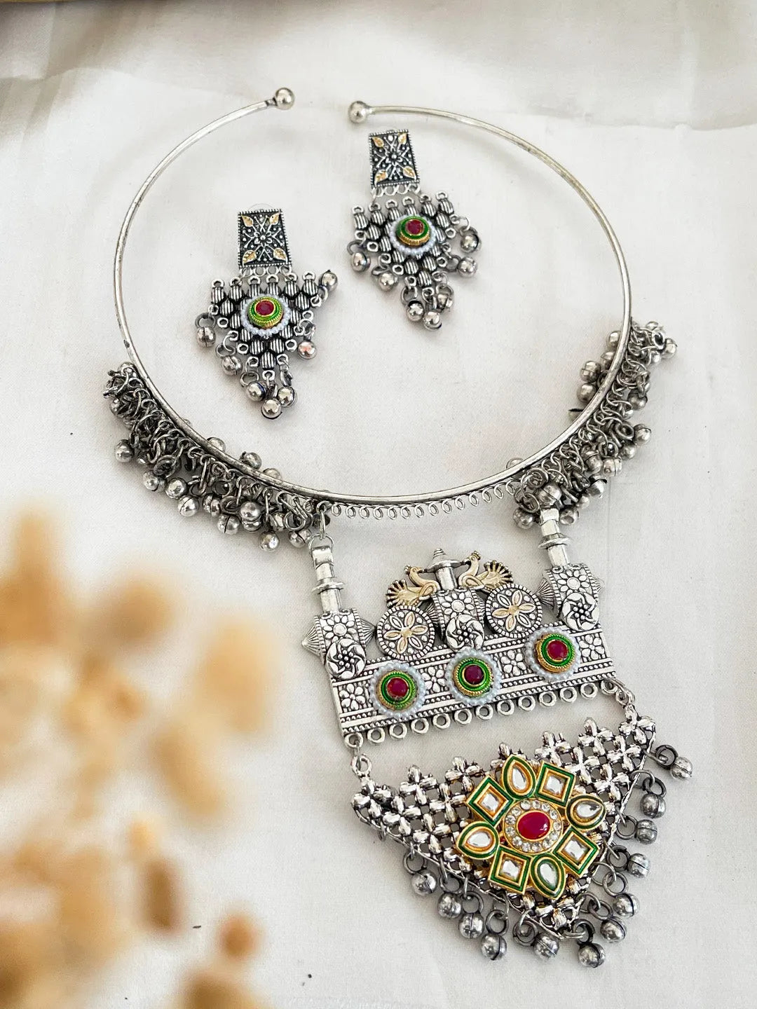 Ishhaara Dual Tone Ghungrooo Studded Oxidised Hasli Set