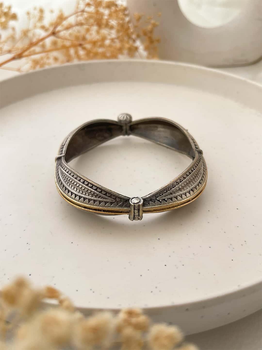 Ishhaara Dual Tone Twisted Oxidized Kada